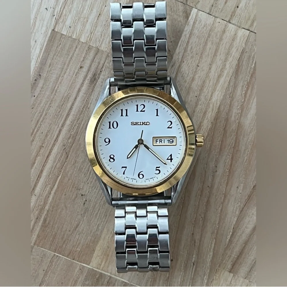 Seiko Men's Watch Stainless Stretch Bracelet Gold Case White Dial Date Window